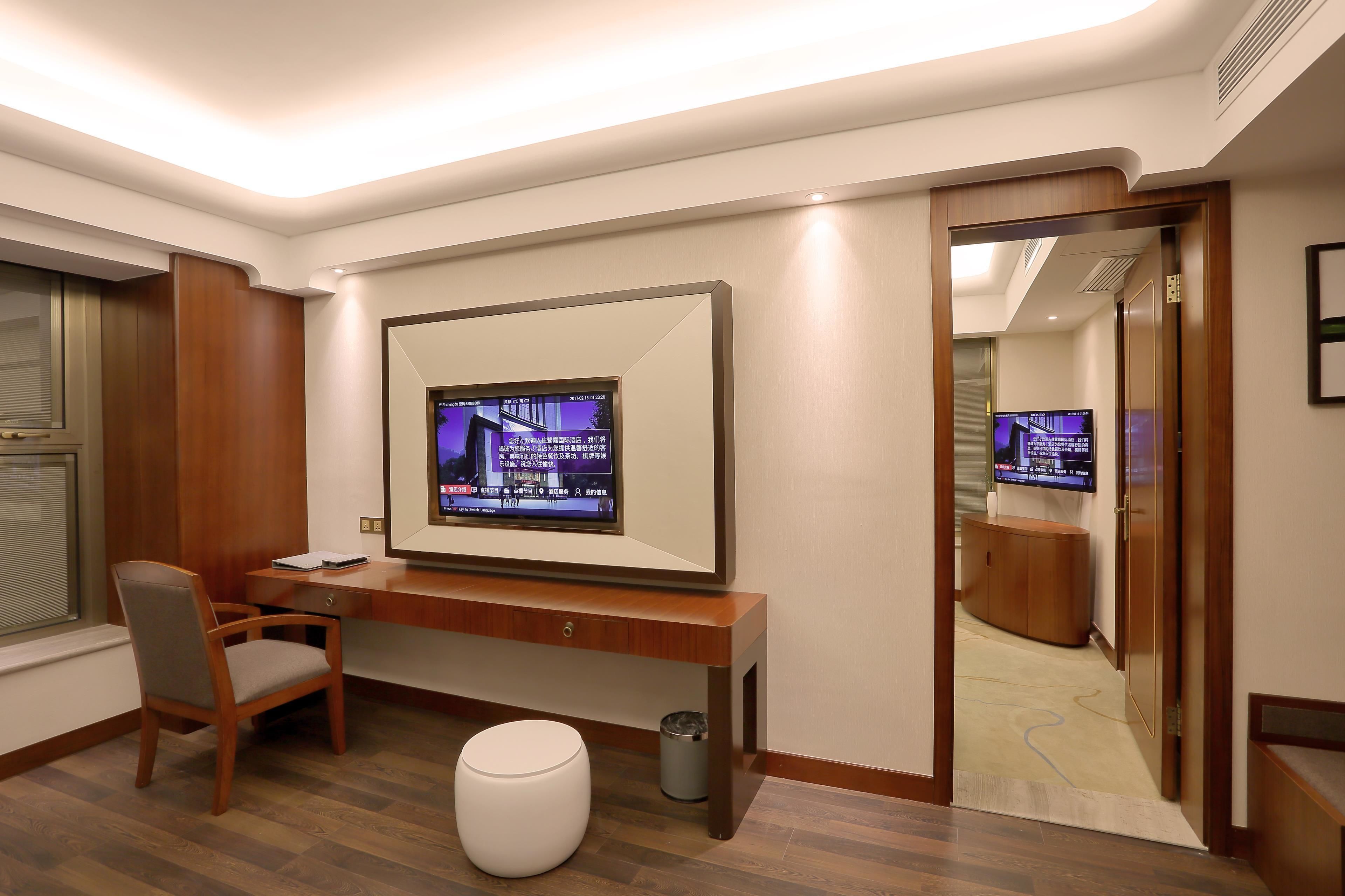 Sky-Deluxe Suite  | Living area | LCD TV