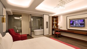 Cloud-Deluxe Queen Room  | Minibar, in-room safe, desk, blackout drapes - Lujia International Hotel (Chengdu)