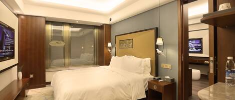 Suite familiare | Minibar, una cassaforte in camera, una scrivania, tende oscuranti