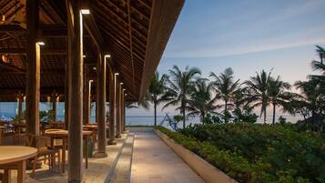 Breakfast, lunch, dinner served; international cuisine