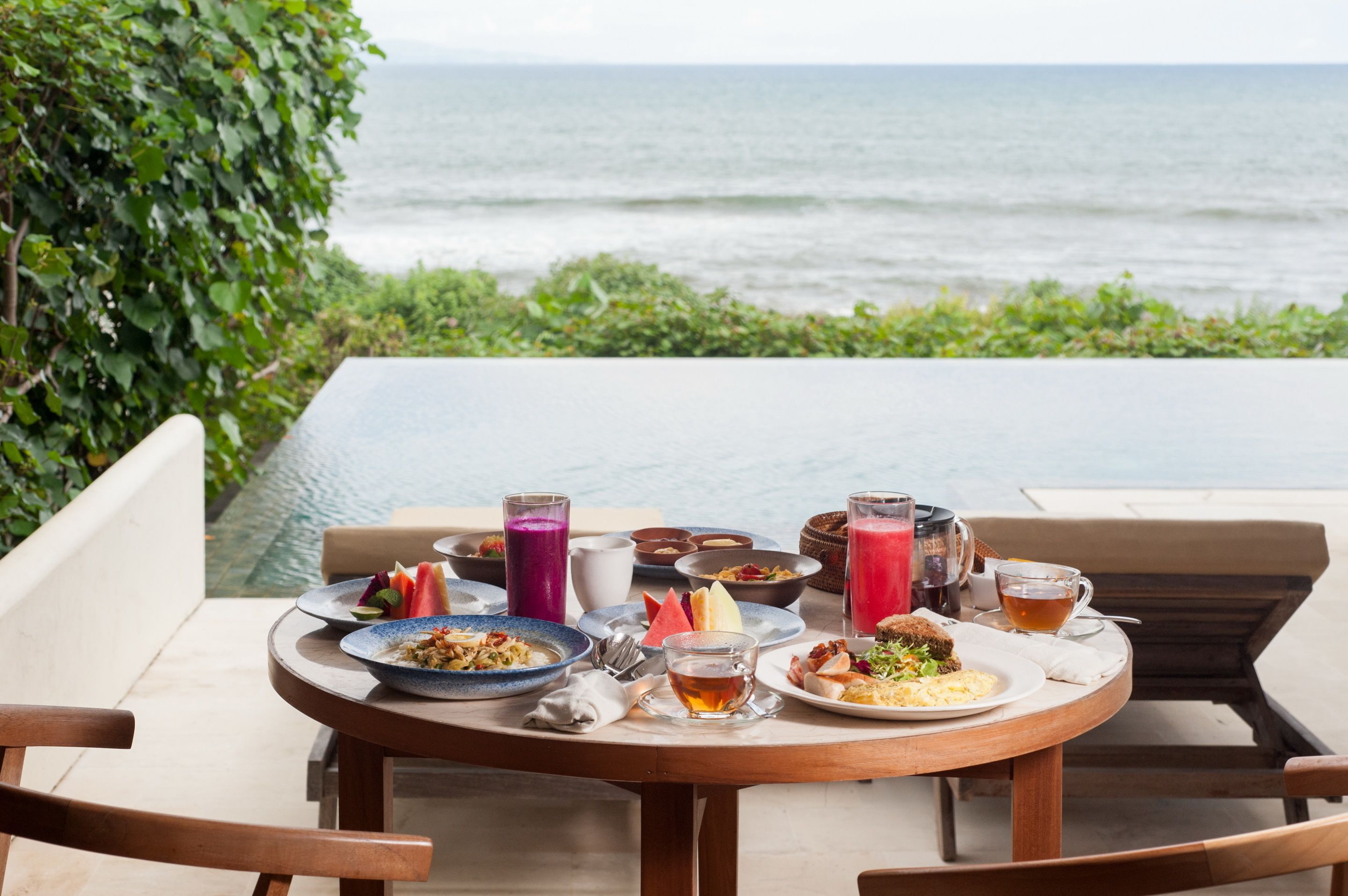 Daily full breakfast (IDR 230000 per person)