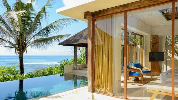 A modern villa with a glass-enclosed balcony overlooking a private infinity pool and the ocean. - Komaneka at Keramas Beach (Gianyar)