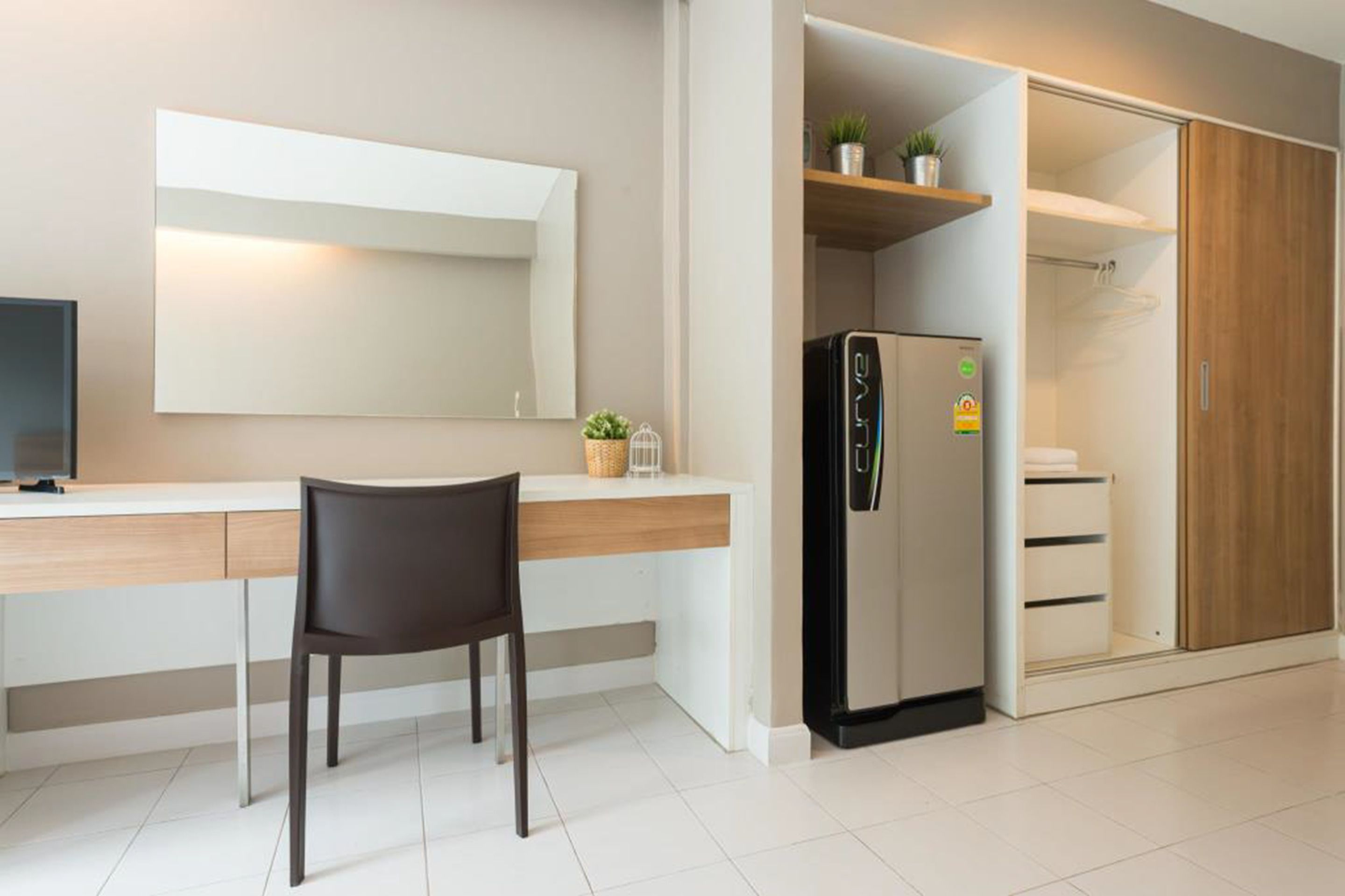 Standard Studio | Living area | Flat-screen TV