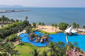 Outdoor pool - White Sand Beach Residences Pattaya (Sattahip)