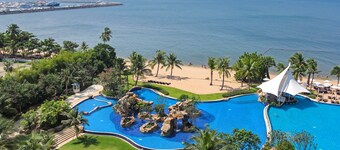 White Sand Beach Residences Pattaya