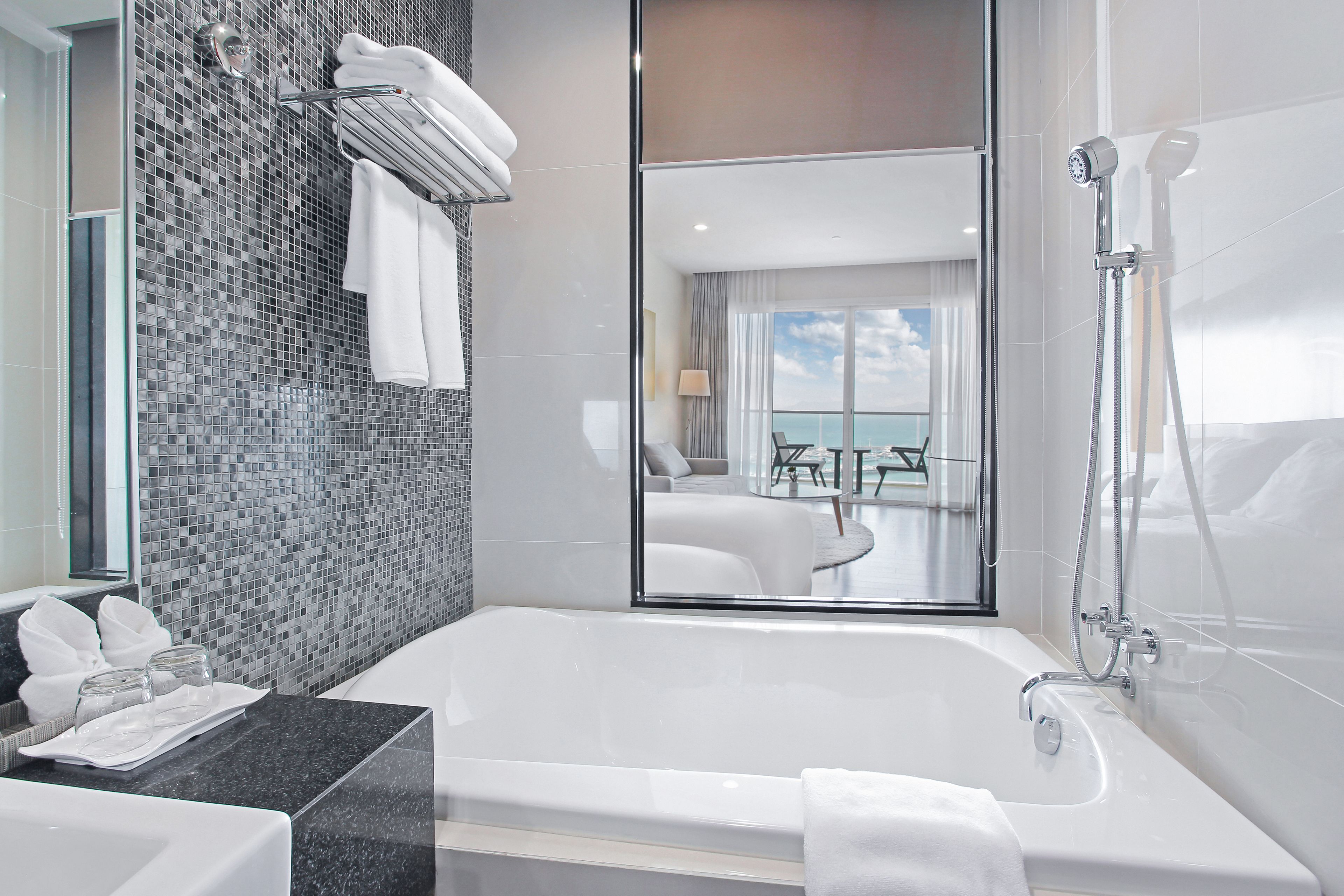 studio  | bathroom | separate bathtub and shower, free toiletries, hair dryer, bathrobes