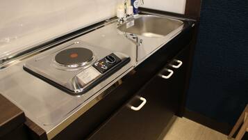 Private Vacation Home with 4 Bedrooms | Private kitchen | Fridge, microwave, stovetop, electric kettle