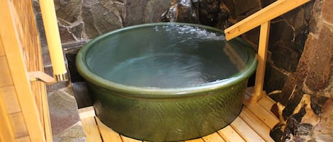 Maison, 4 chambres | Salle de bain | Baignoire et douche séparées, baignoire relaxante profonde