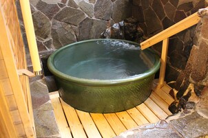 Bañera y ducha independientes, bañera profunda