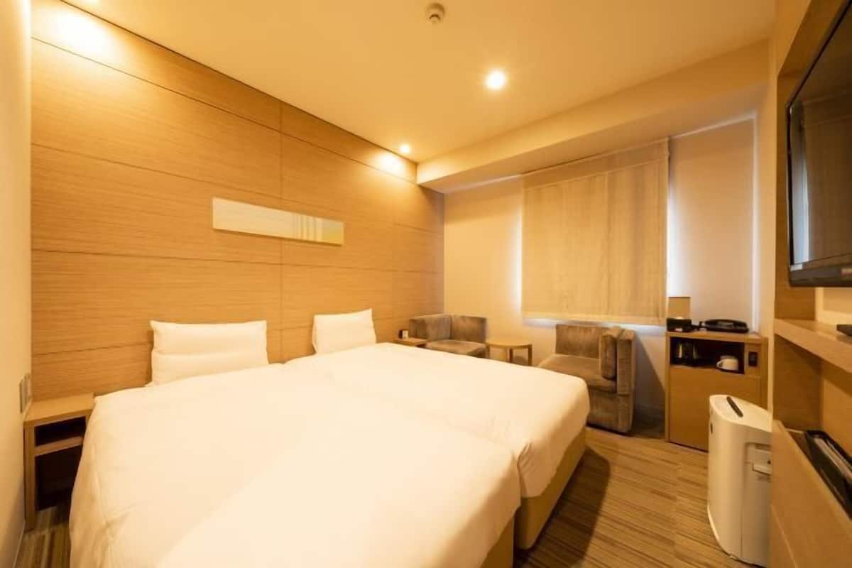 Down comforters, blackout drapes, free WiFi, bed sheets