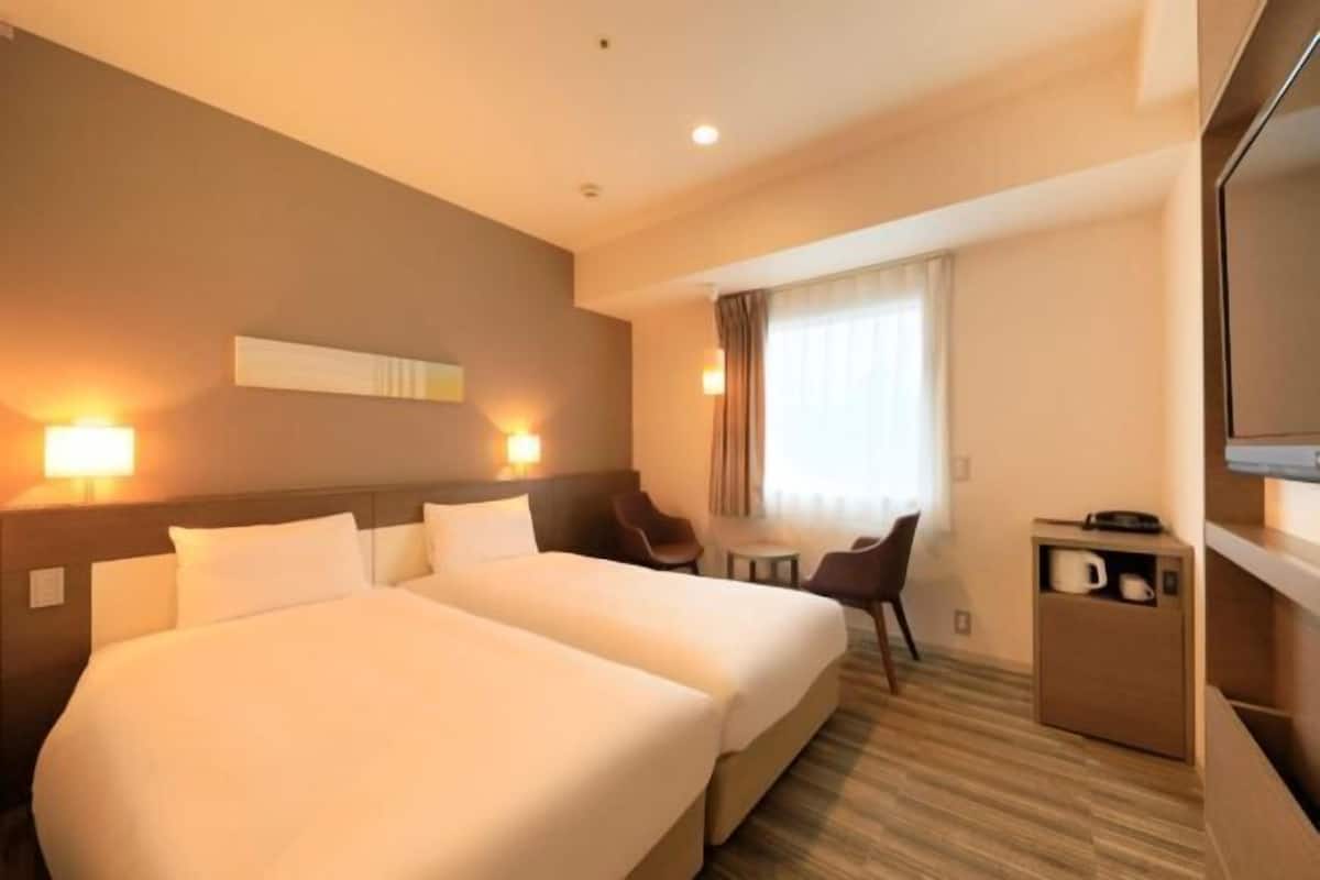 Down comforters, blackout drapes, free WiFi, bed sheets