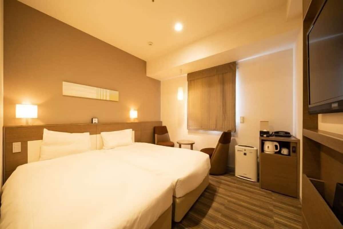 Down comforters, blackout drapes, free WiFi, bed sheets