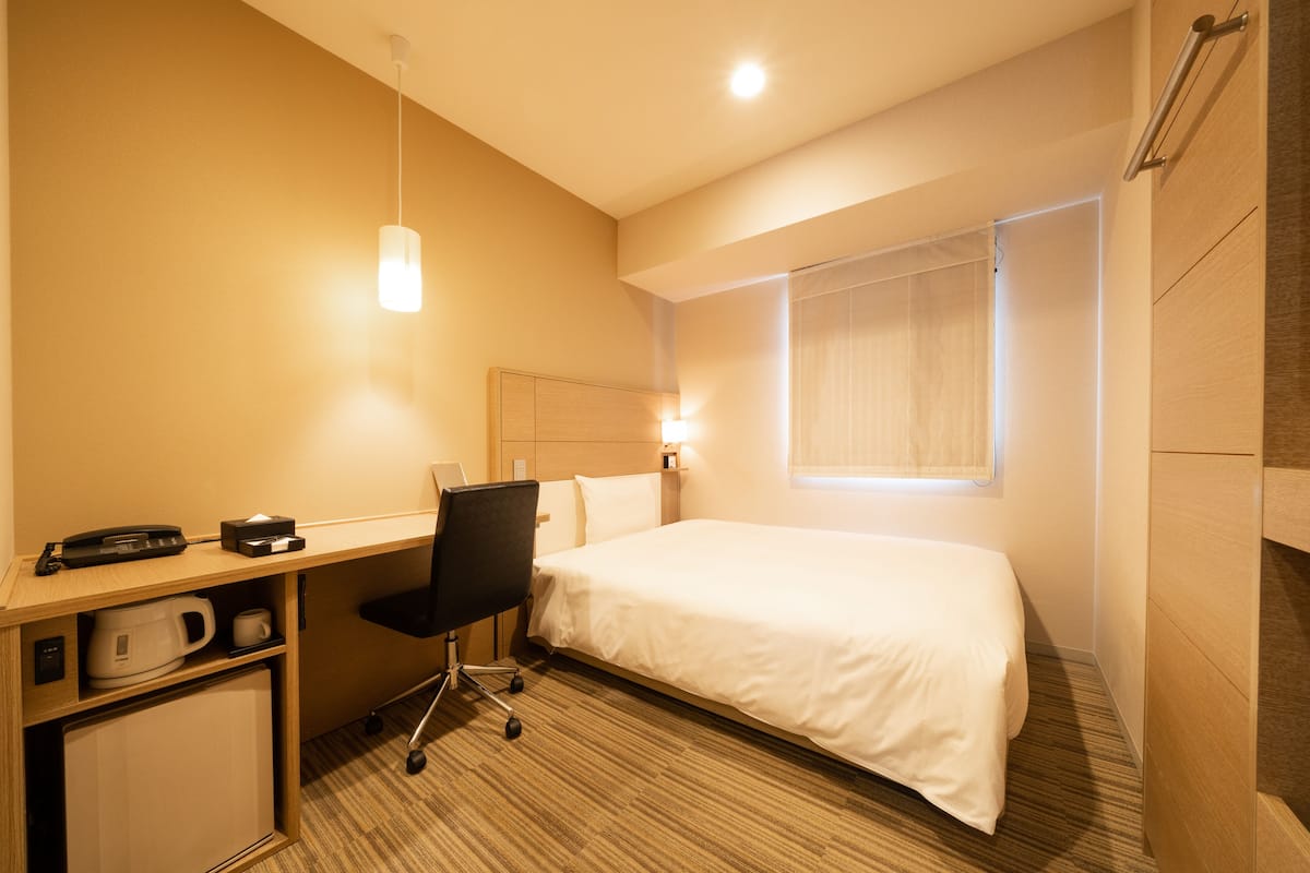 Down comforters, blackout drapes, free WiFi, bed sheets