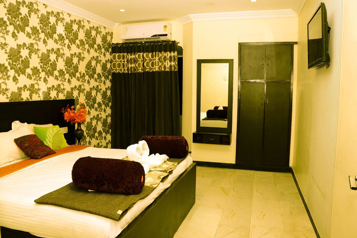 Business Double Room, Non Smoking | Meja, Wi-fi percuma