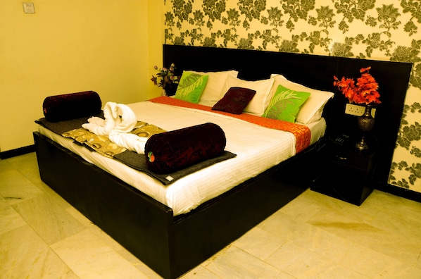 Business Double Room, Non Smoking | Meja, Wi-fi percuma 