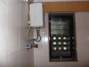 Shower - Hotel Palms (Navi Mumbai)
