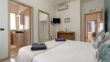 Doppelzimmer, Gartenblick | Zimmersafe, Bügeleisen/Bügelbrett, kostenloses WLAN, Bettwäsche