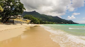 Gần bãi biển