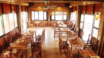Spécialités Cuisine locale et internationale