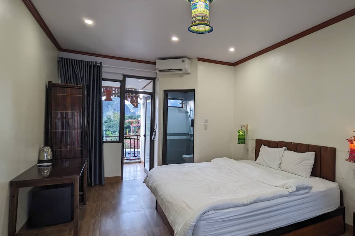 Habitación doble Premium, vista a la montaña | 1 habitación, minibar, escritorio y insonorización