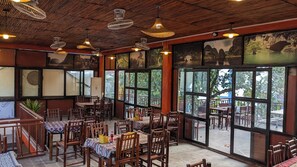 Café da manhã, almoço e jantar
