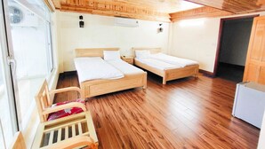 A room with two wooden beds, a bench, and a small table. - Sa Pa Venus - Hostel (Sa Pa)