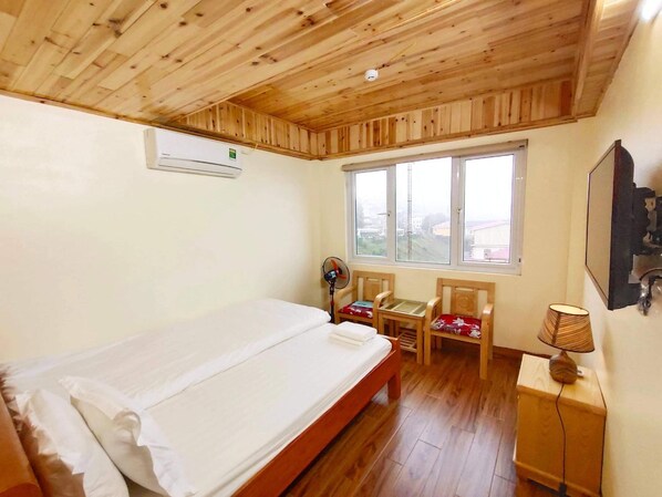 Egyptian cotton sheets, premium bedding, down duvets, in-room safe