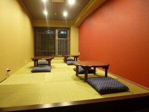 Dining - Hiroshima Wabisabi Hostel (Hiroshima)