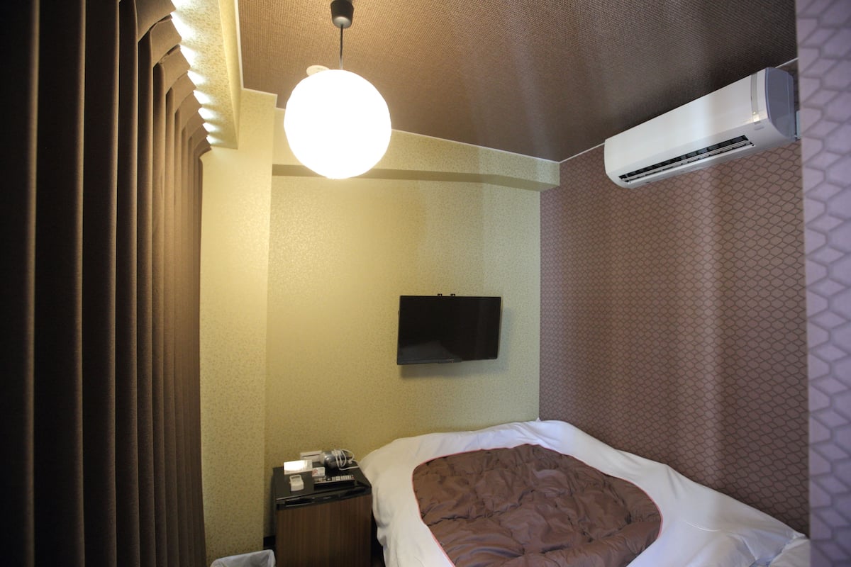 Habitación doble Confort, 1 cama matrimonial, para no fumadores, baño privado | Decoración personalizada, escritorio, wifi gratis y ropa de cama