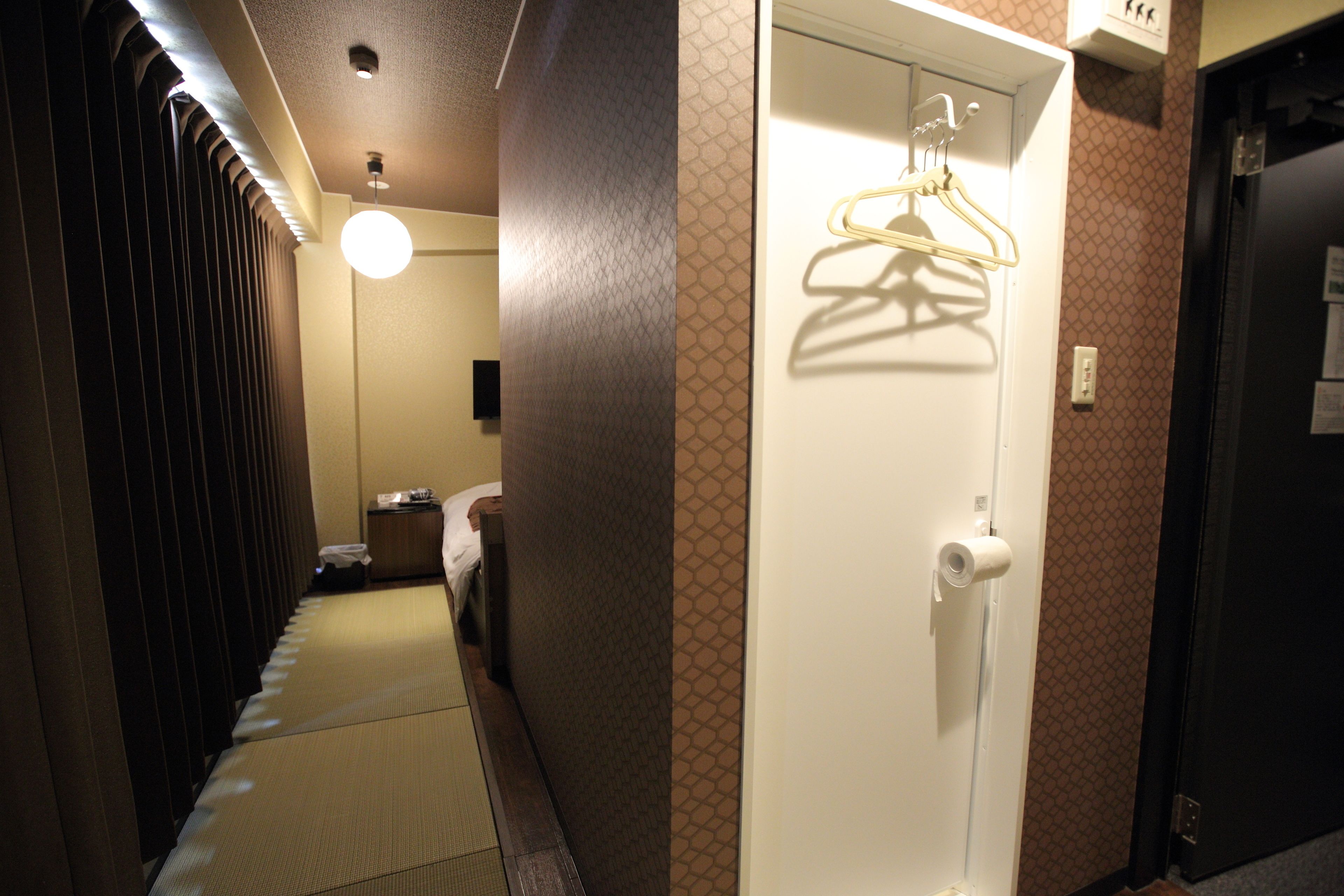 Quarto casal conforto, 1 cama de casal, para não fumantes, banheiro privativo | Individualmente decorados, escrivaninha, Wi-Fi de cortesia