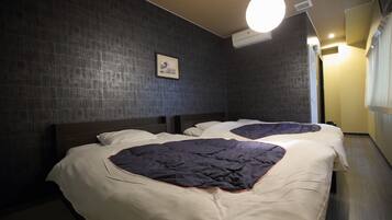 Comfort Twin Room, 2 Double Beds, Non Smoking, Private Bathroom | Individually decorated, desk, free WiFi, bed sheets
