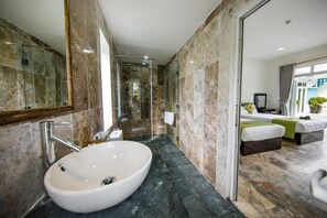 Bathroom sink - Lucky Leaf Villa (Da Nang)