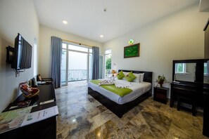 Minibar, in-room safe, desk, soundproofing - Lucky Leaf Villa (Da Nang)