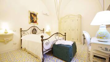 Deluxe-Zimmer, 1 Queen-Bett, barrierefrei | Minibar, Zimmersafe, Schreibtisch, kostenloses WLAN