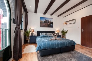 Double Room (3rd floor- stair access only) | Desk, iron/ironing board, free WiFi, bed sheets - Crown Guesthouse Amsterdam (Amsterdam)