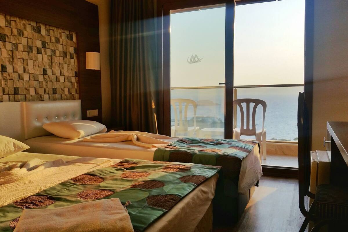 Premium bedding, minibar, soundproofing, free WiFi