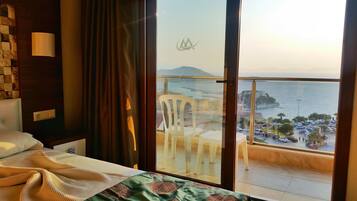 Premium bedding, minibar, soundproofing, free WiFi