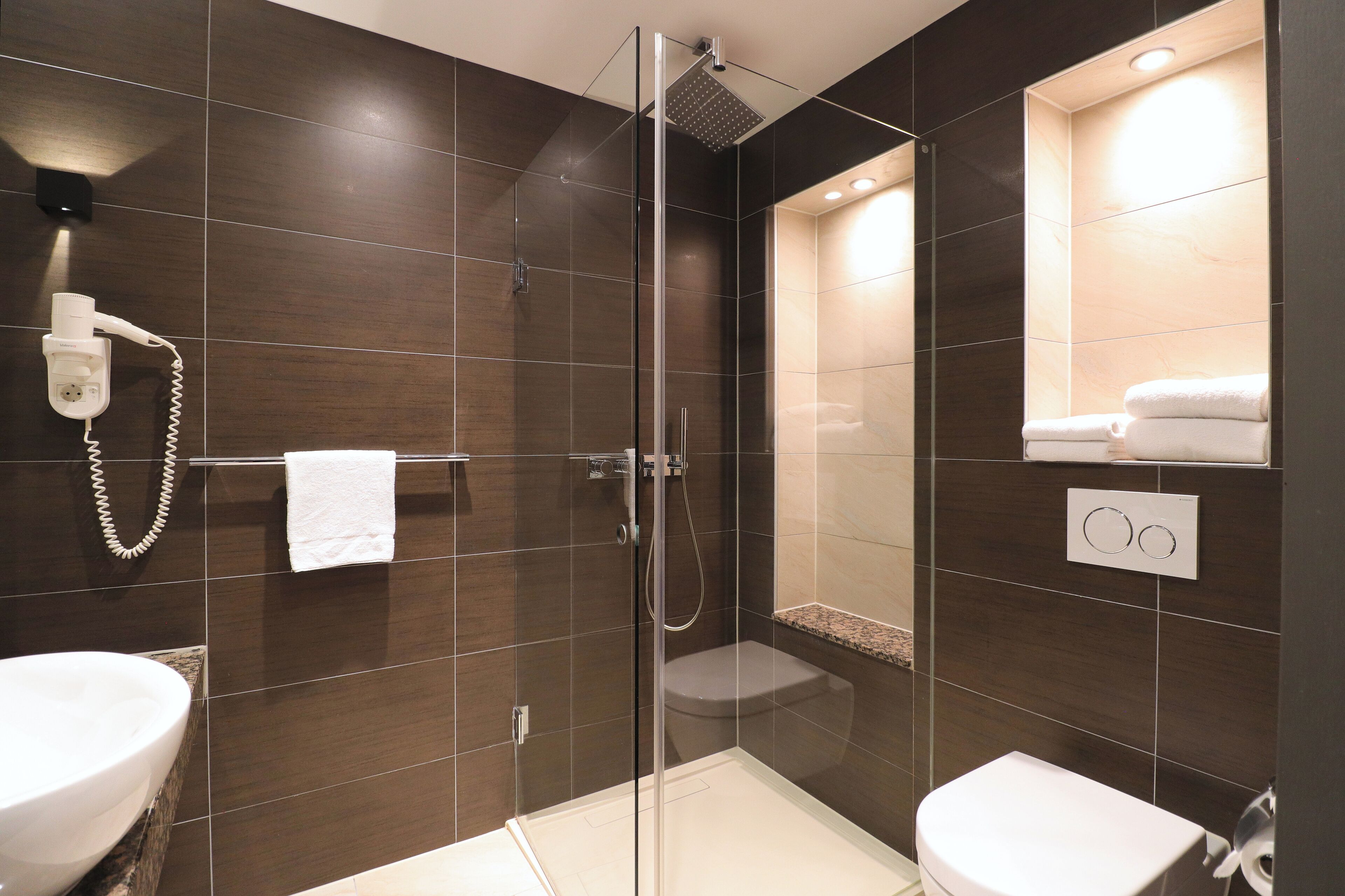 double room | bathroom | shower, rainfall showerhead, free toiletries, hair dryer