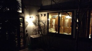 Fasade – kveld/natt
