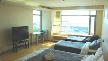 Kamar Keluarga | Seprai premium, busa memori, dan didekorasi berbeda-beda