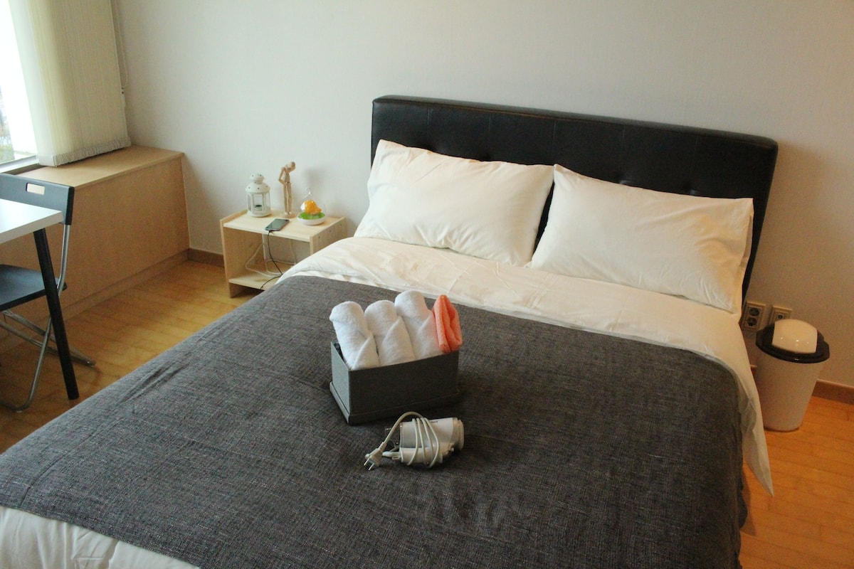 Double Room | Premium bedding, memory foam beds, desk, blackout drapes