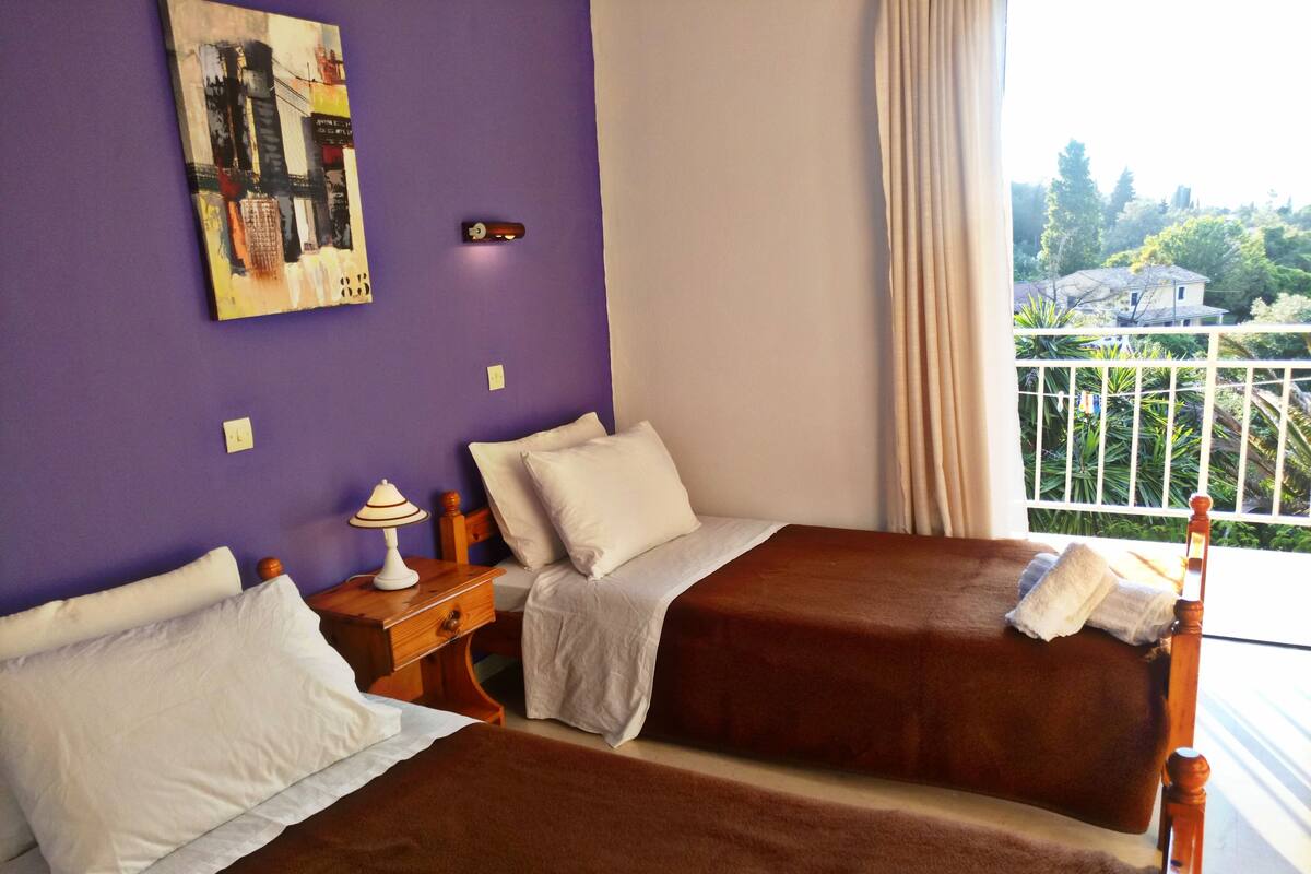 Studio, 2 Single Beds | Iron/ironing board, free cots/infant beds, rollaway beds, free WiFi