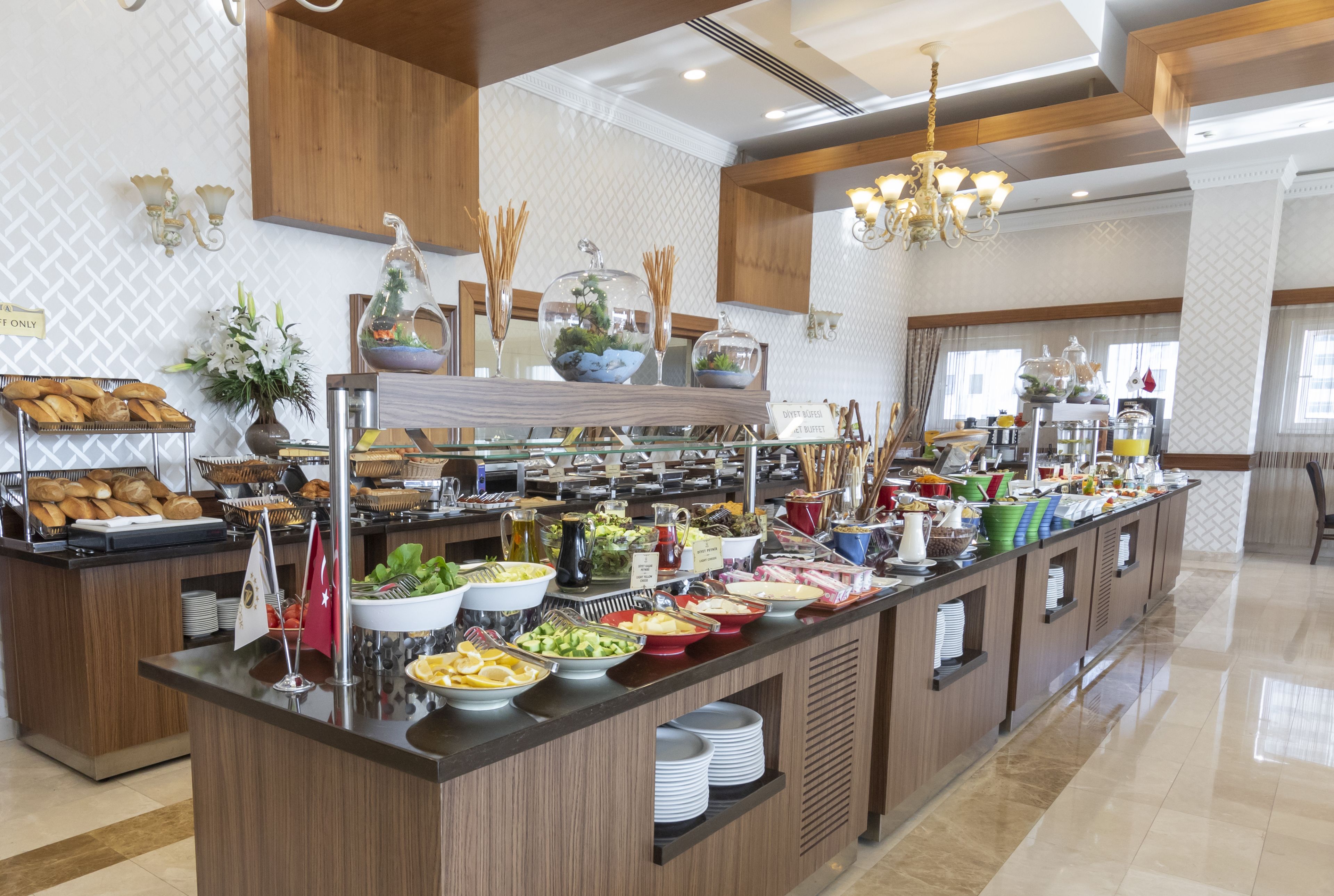 Breakfast, lunch and dinner served