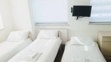 Chambre Triple, salle de bains attenante