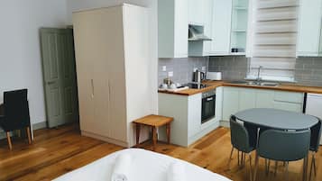 Estudi Comfort, amb bany privat (With Fully Fitted Kitchen) | 1 dormitori