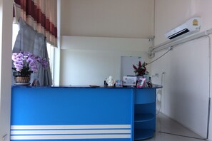 Quầy tiếp tân
