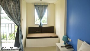 Flat-screen TV - At Love Place Hotel (Bangkok)