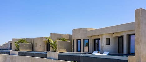 Outdoor pool, an infinity pool, pool loungers