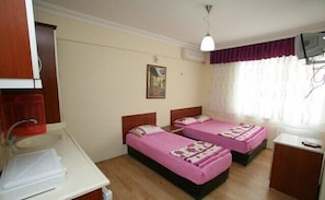 Kolmen hengen huone