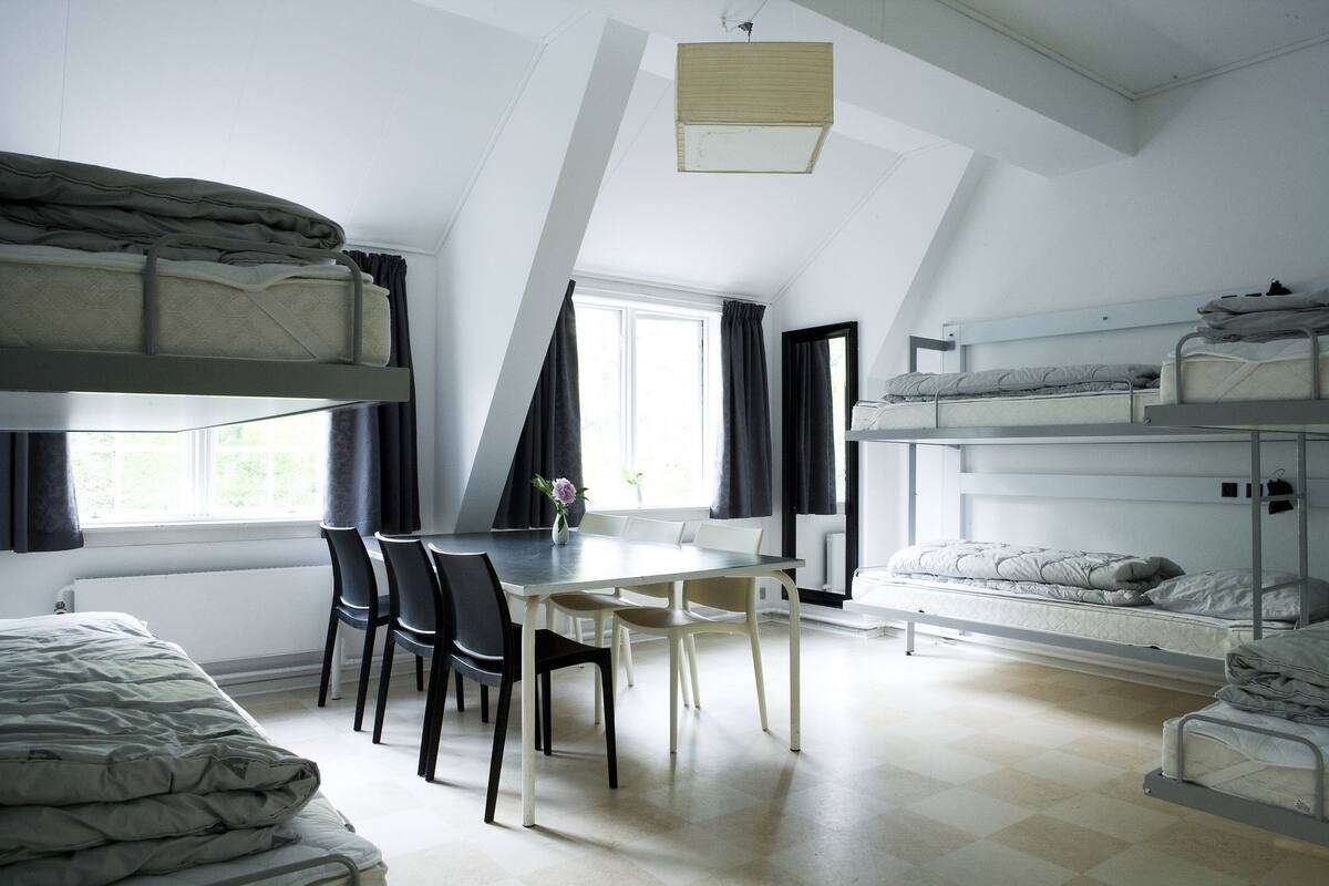 Room, Shared Bathroom (6 Beds)